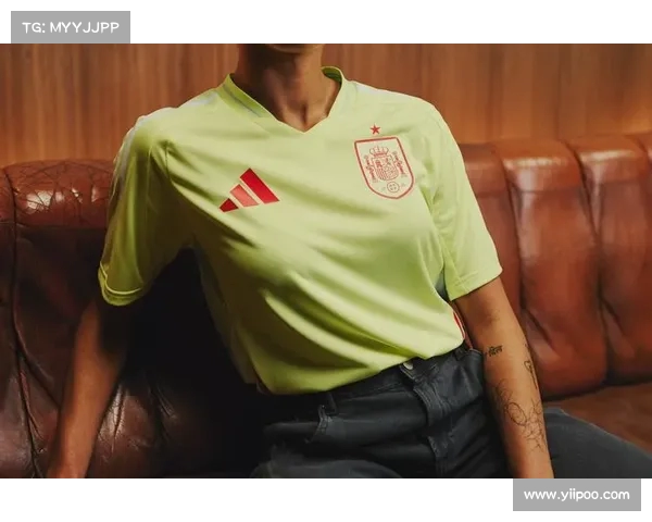 西班牙第四级别球队发布新球衣灵感来源于罗马传奇托蒂致敬经典风采