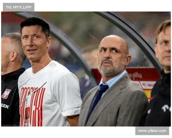 波兰前国脚建议莱万继续担任队长 不必再为此争论 波兰前国脚建议莱万继续担任队长 不必再为此争论